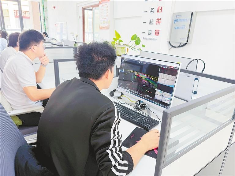 工作人员进行数据标注