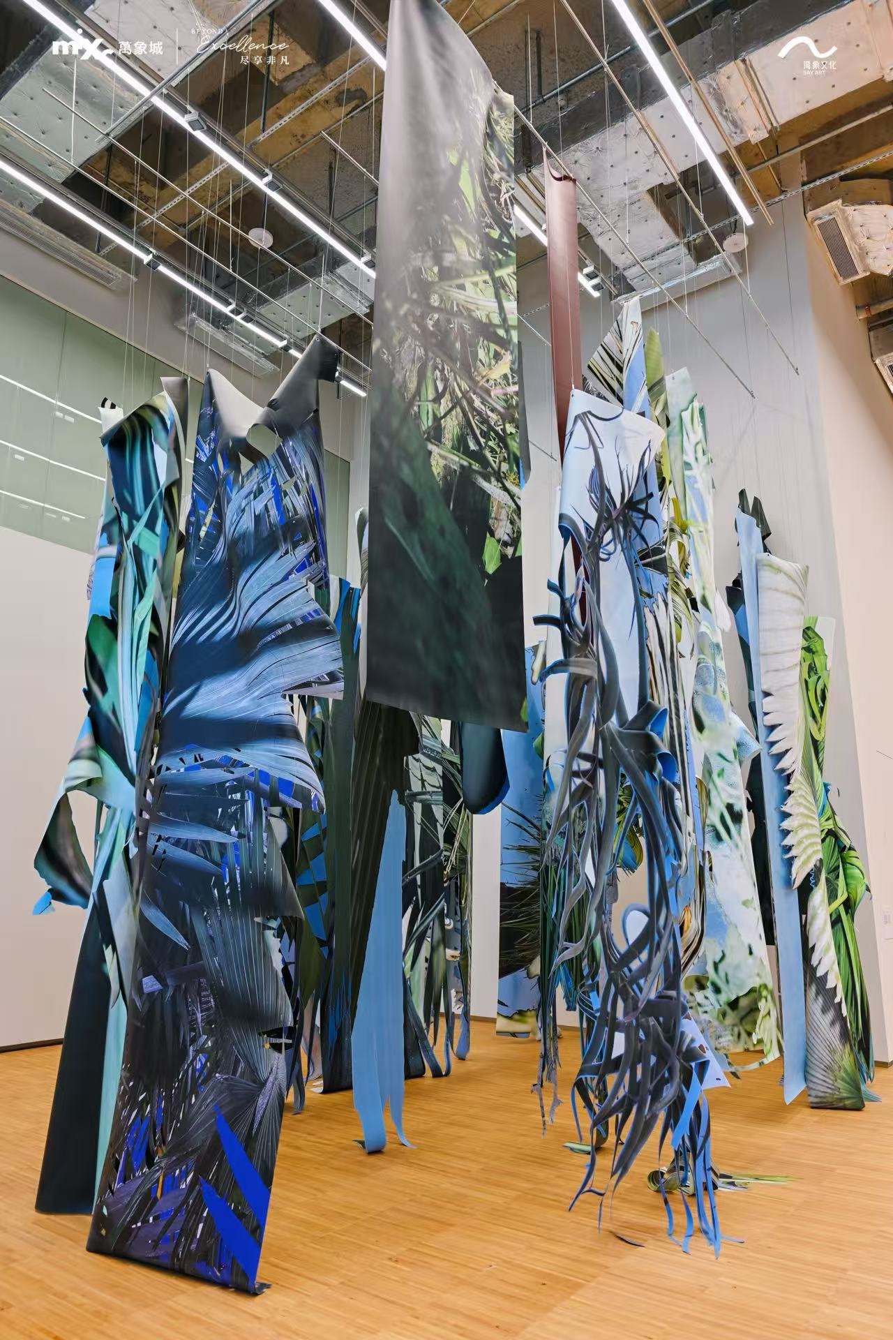 参展艺术家(6位): 范西(中国)、谭英杰(中国)、迈克尔·耐贾尔(Michael Najjar,德国)、马克·布拉姆贝拉(Marco Brambilla,英国/美国)、库泊与戈弗(Cooper & Gorfer,双人组合)、薇薇安·萨森(Viviane Sassen,荷兰)