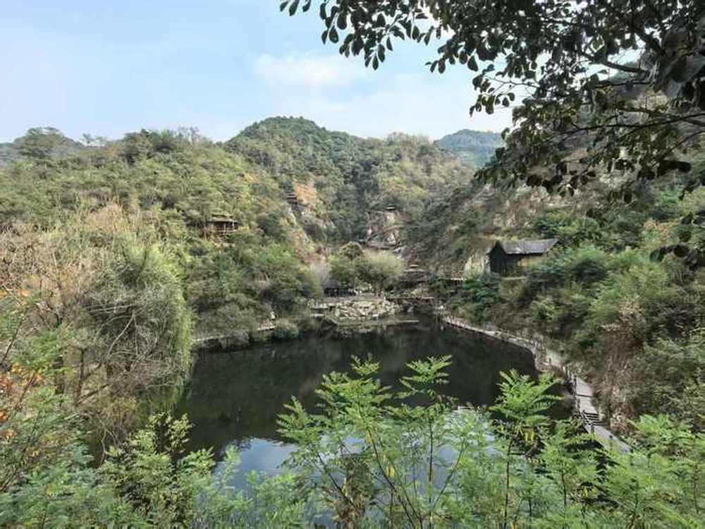 9月27日,济南南部山区秋叶尚未大面积变红