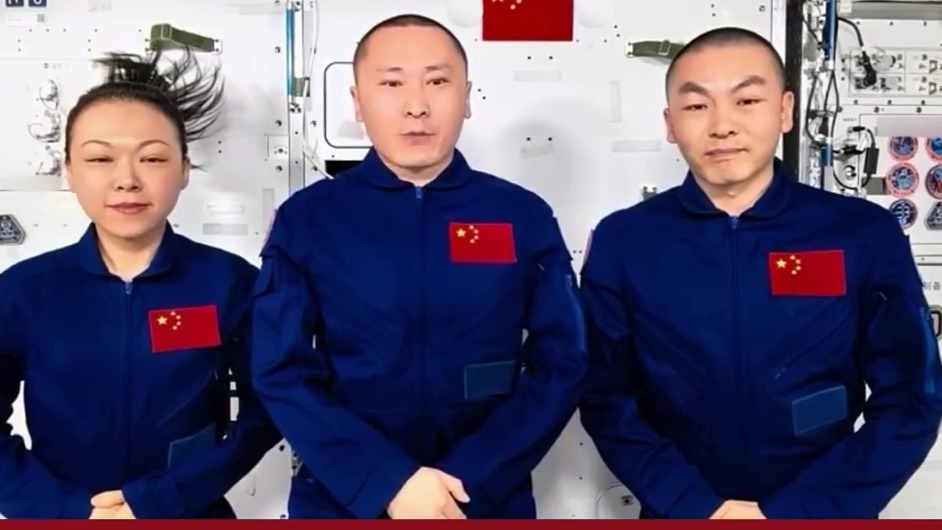 神二十三乘组航天员发回国庆祝福