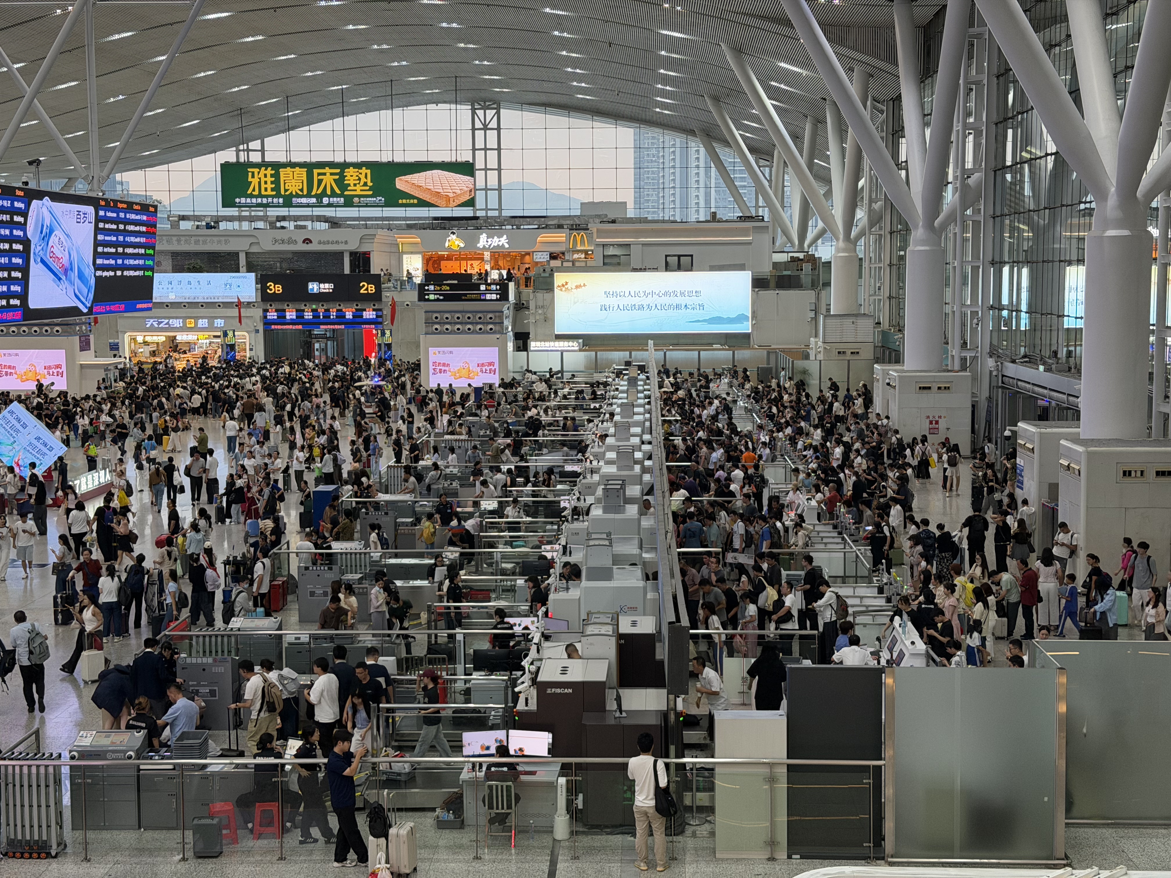 深圳铁路中秋假期客流累计超220万人次