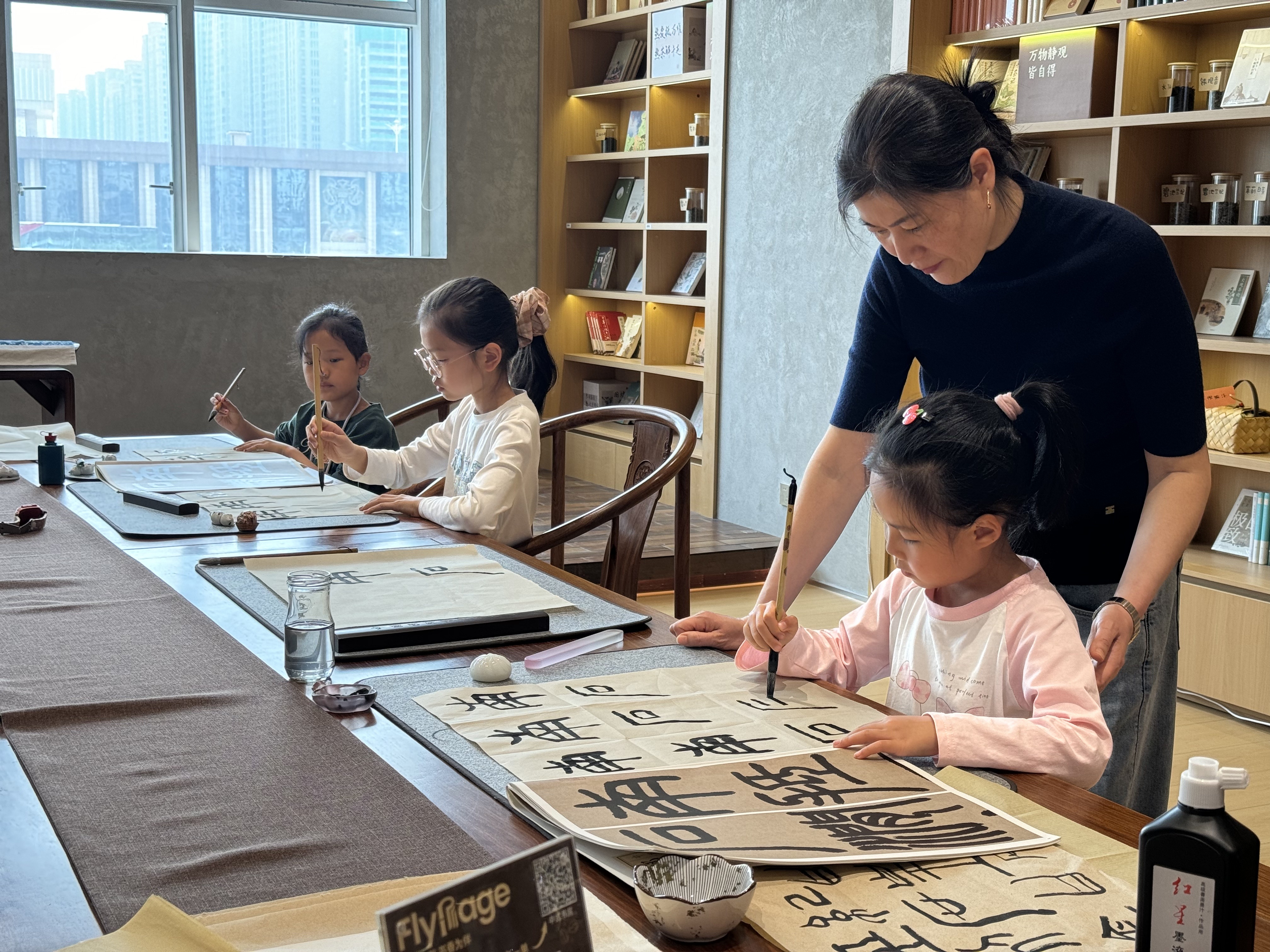 书间寻逸趣 假日共欢愉——石家庄市新华书店多彩活动开启国庆阅享时光