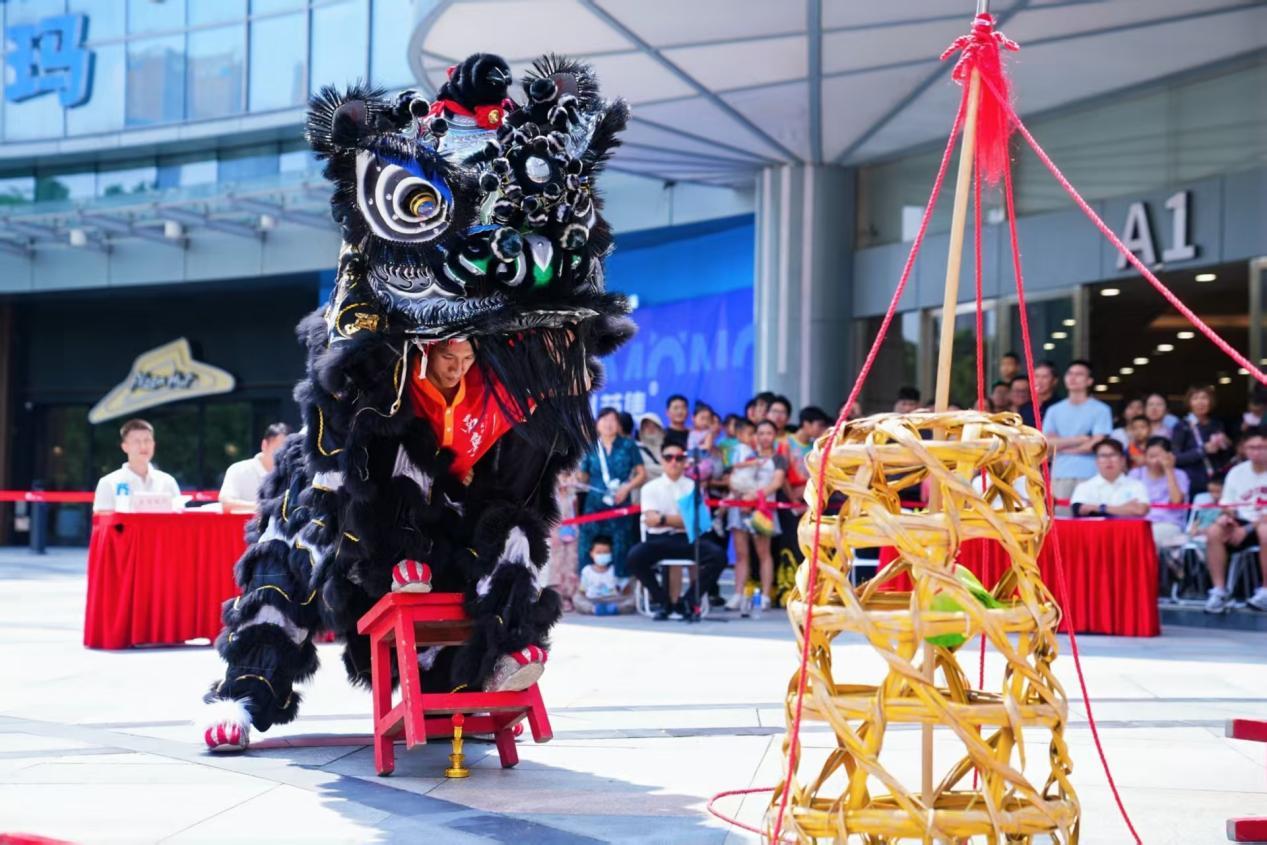 十天龙狮大秀!超百支队伍角逐禅城南狮公开赛