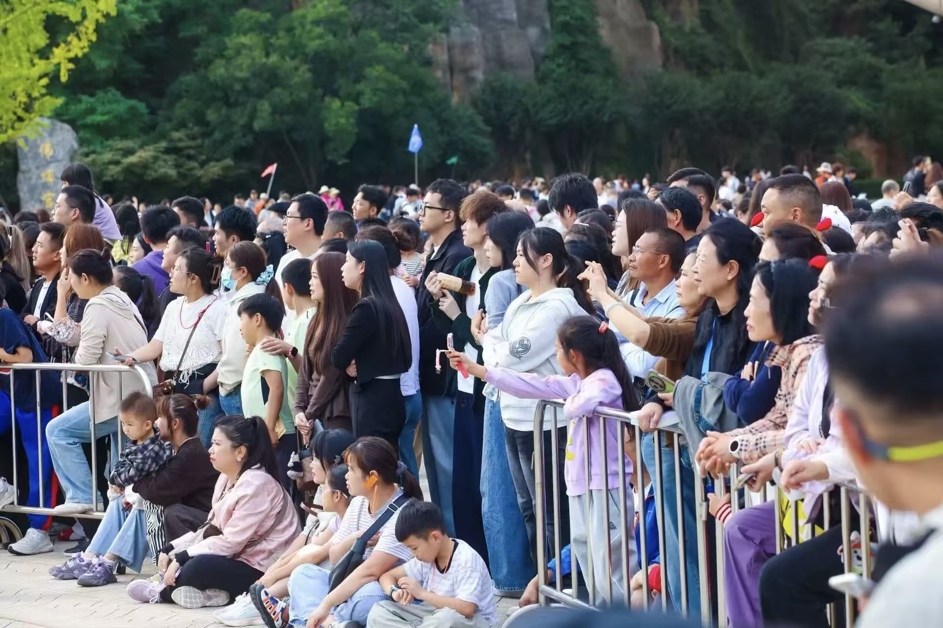 国风演艺邂逅AI伴游，南京牛首山国庆两天迎客近八万人次