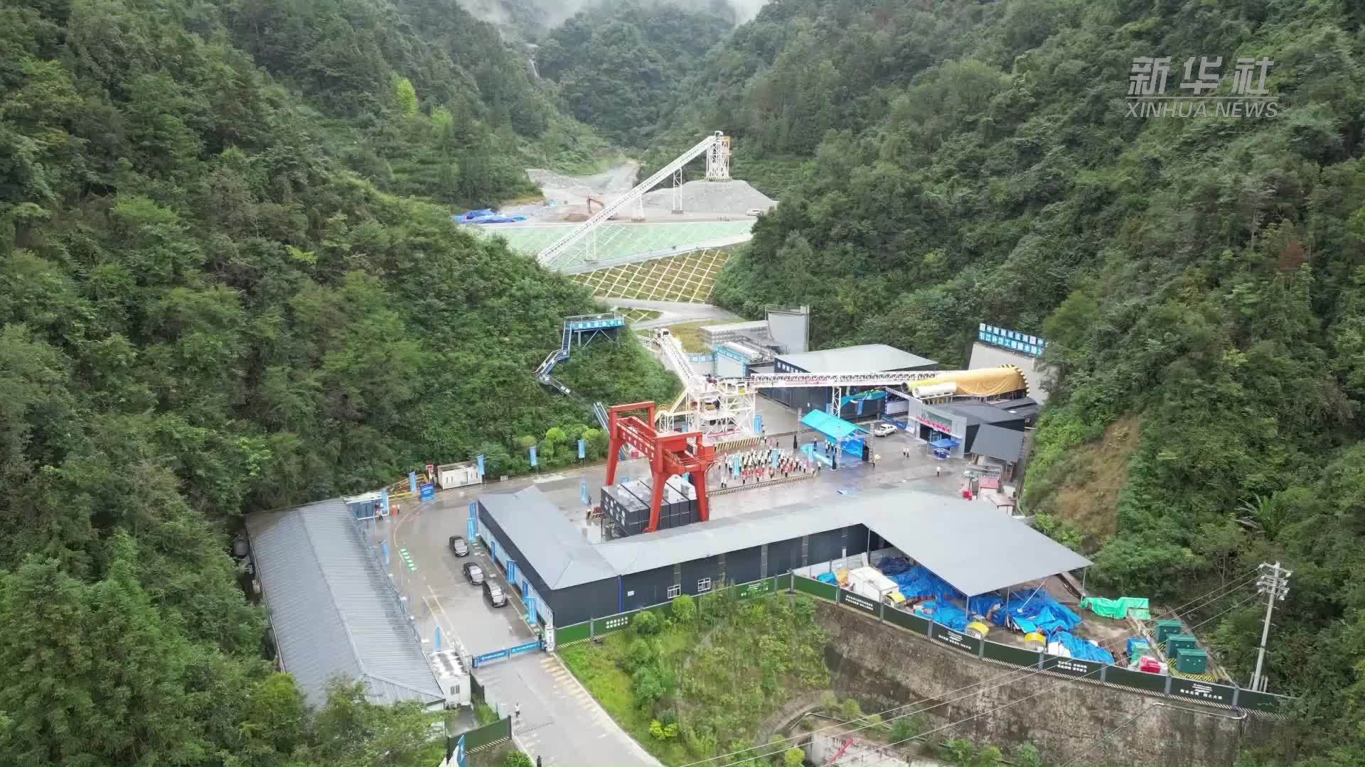 “江汉神农号”双护盾硬岩掘进机顺利始发