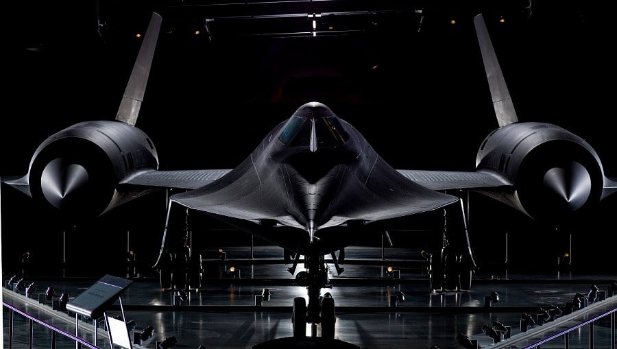 【冷战经典SR-71高空高速侦察机】