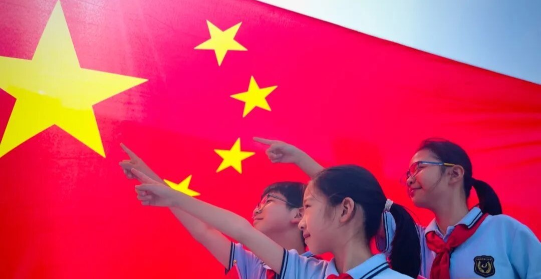 升国旗，庆华诞！宁波学子庆祝新中国成立77周年 