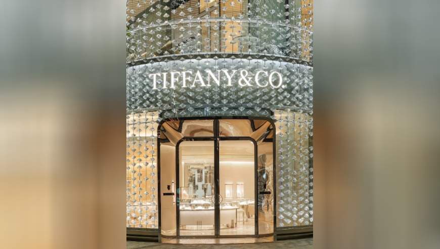 花20万元买满钻手镯和戒指，却没收到赠品月饼礼盒，女子获赔一份散装桃酥：这谁能接受？