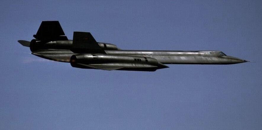 【SR-71“黑鸟”高速侦察机】