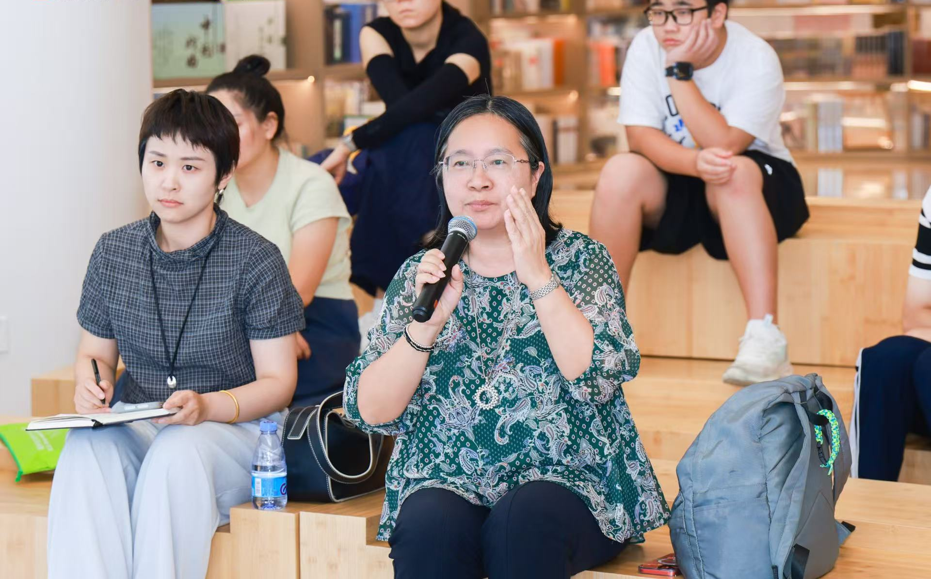 书写岭南百年烟火与湾区家国情怀——鹏城文学院签约作品《趟栊门内外》分享会成功举办