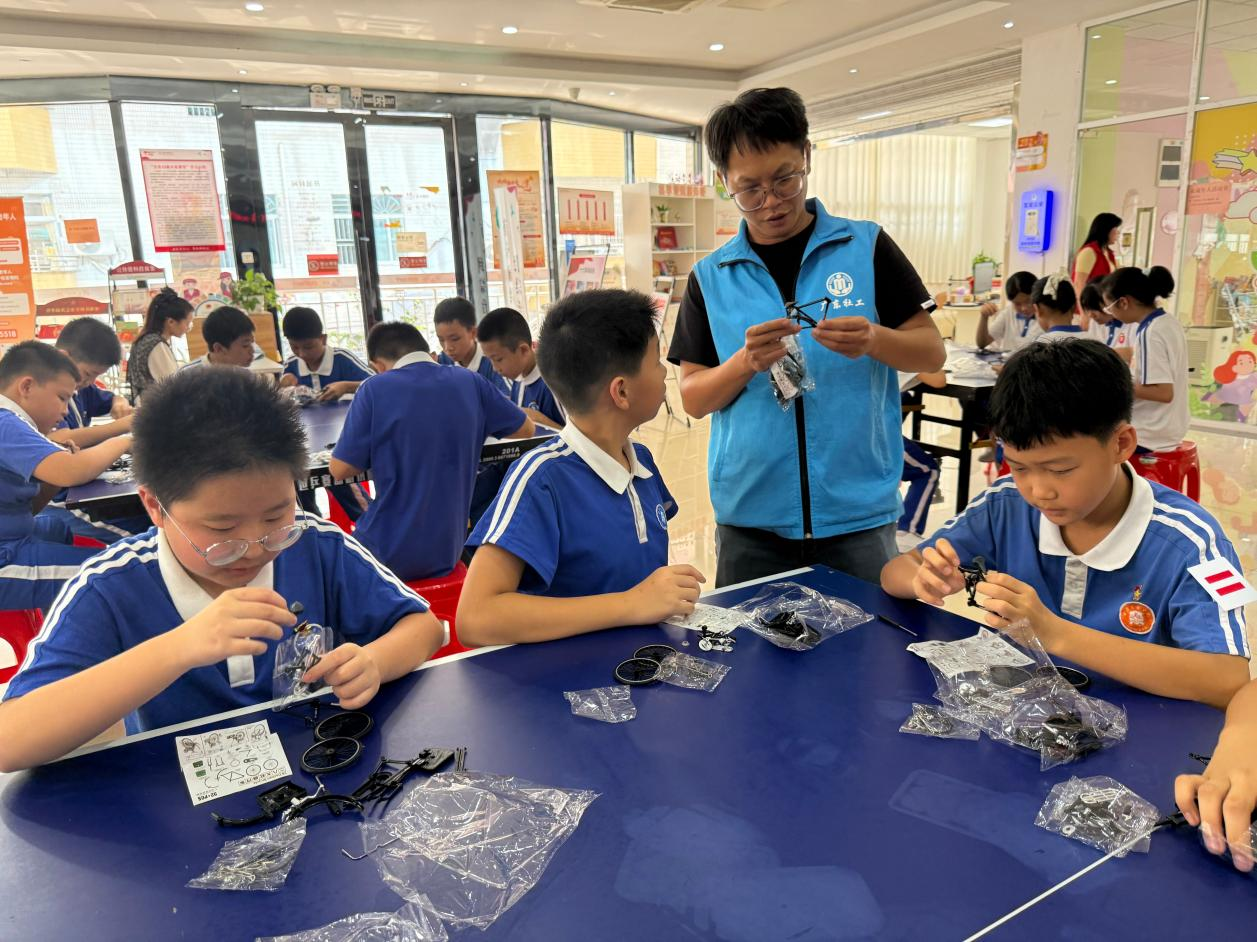 一钉一铆拼旧梦,少年巧手续新篇
