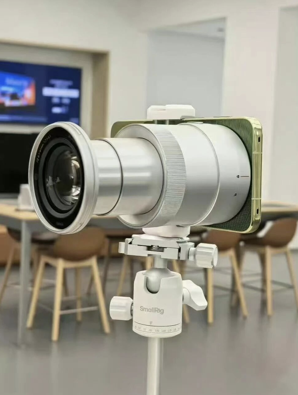 干翻微单?华为外接巨炮相机曝光