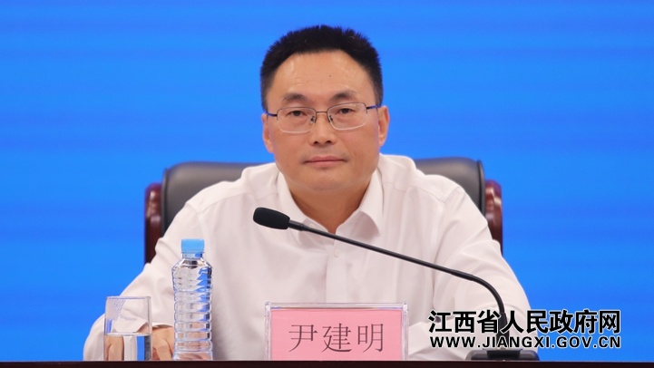 省就业创业服务中心党委书记尹建明