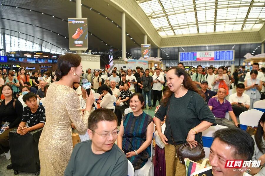 ▲每场推介会都吸引众多旅客驻足互动。