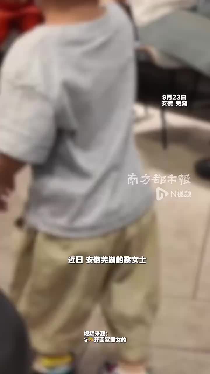 环卫工老人等剩食妈妈让孩子送汉堡，女子回应让孩子送汉堡给环卫工老人