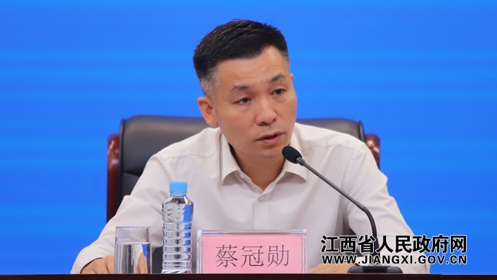 省气象局应急与减灾处处长蔡冠勋