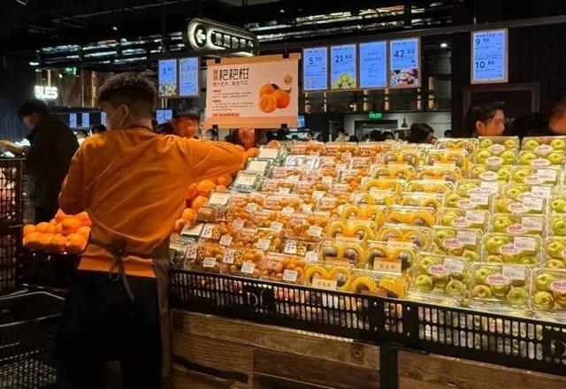 胖东来要搞“7小时工作制”，网友：关键是没“变相降薪”的套路