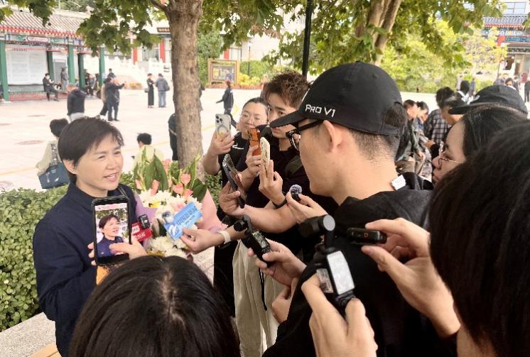 泰州人士接受媒体采访