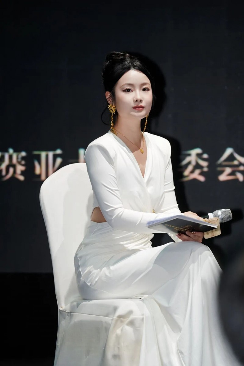 不被年龄定义,永远向上、永远绽放;向内修行,向外绽放,成为整场论坛最动人的共识,为现场众多女企业家、创业者带来深刻启发。