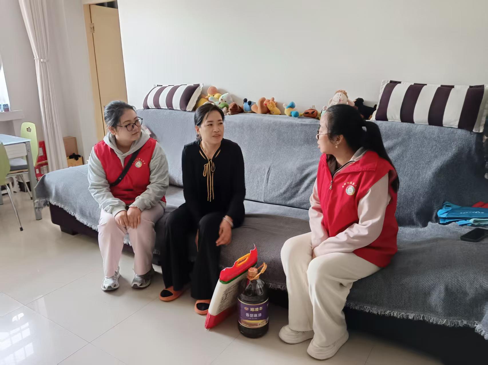 社区联合崆峒区济盟社工中心慰问辖区困境妇女2.jpeg