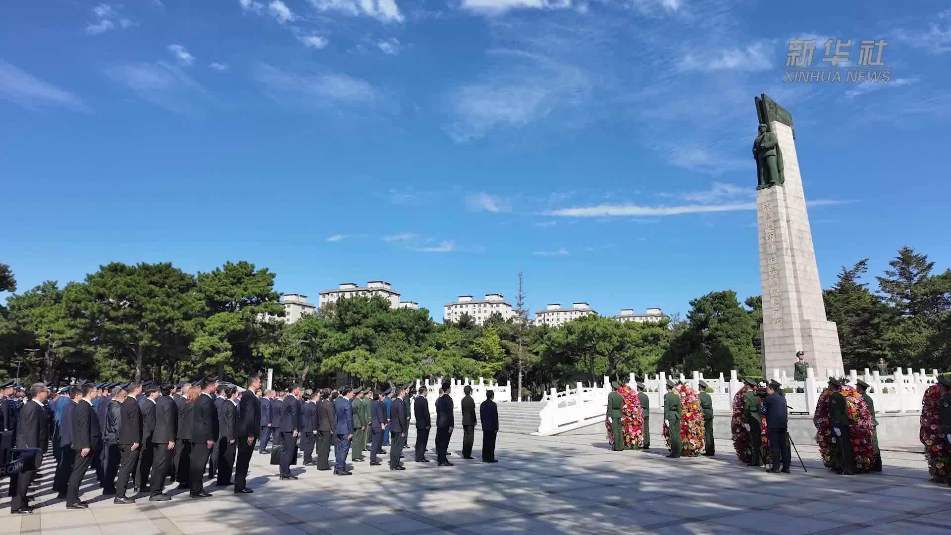 辽宁举行烈士纪念日向英雄烈士敬献花篮仪式