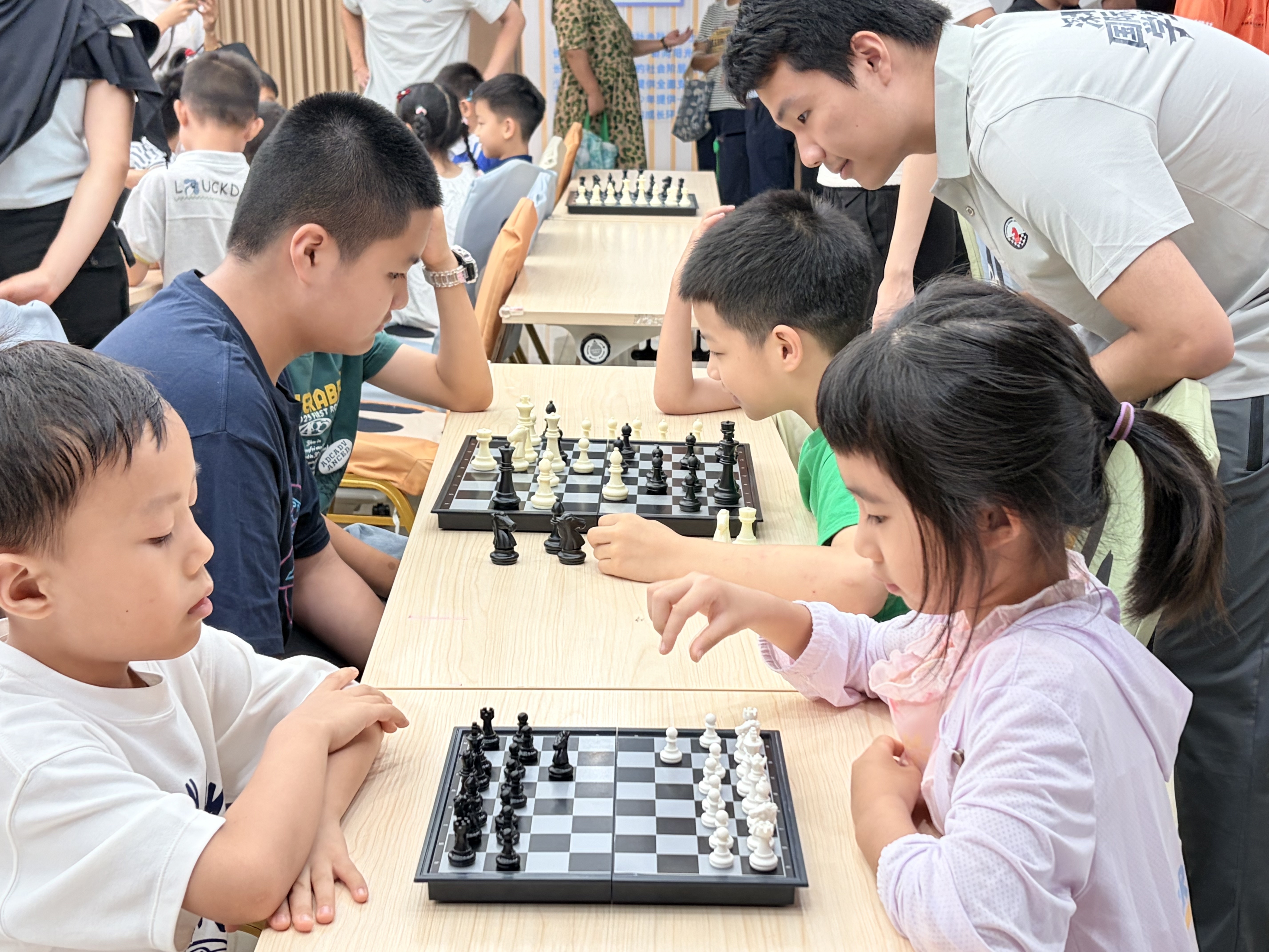 “奋进新征程 运动促健康”2026年国际象棋“四进”全民健身志愿服务活动横岗专场成功举行