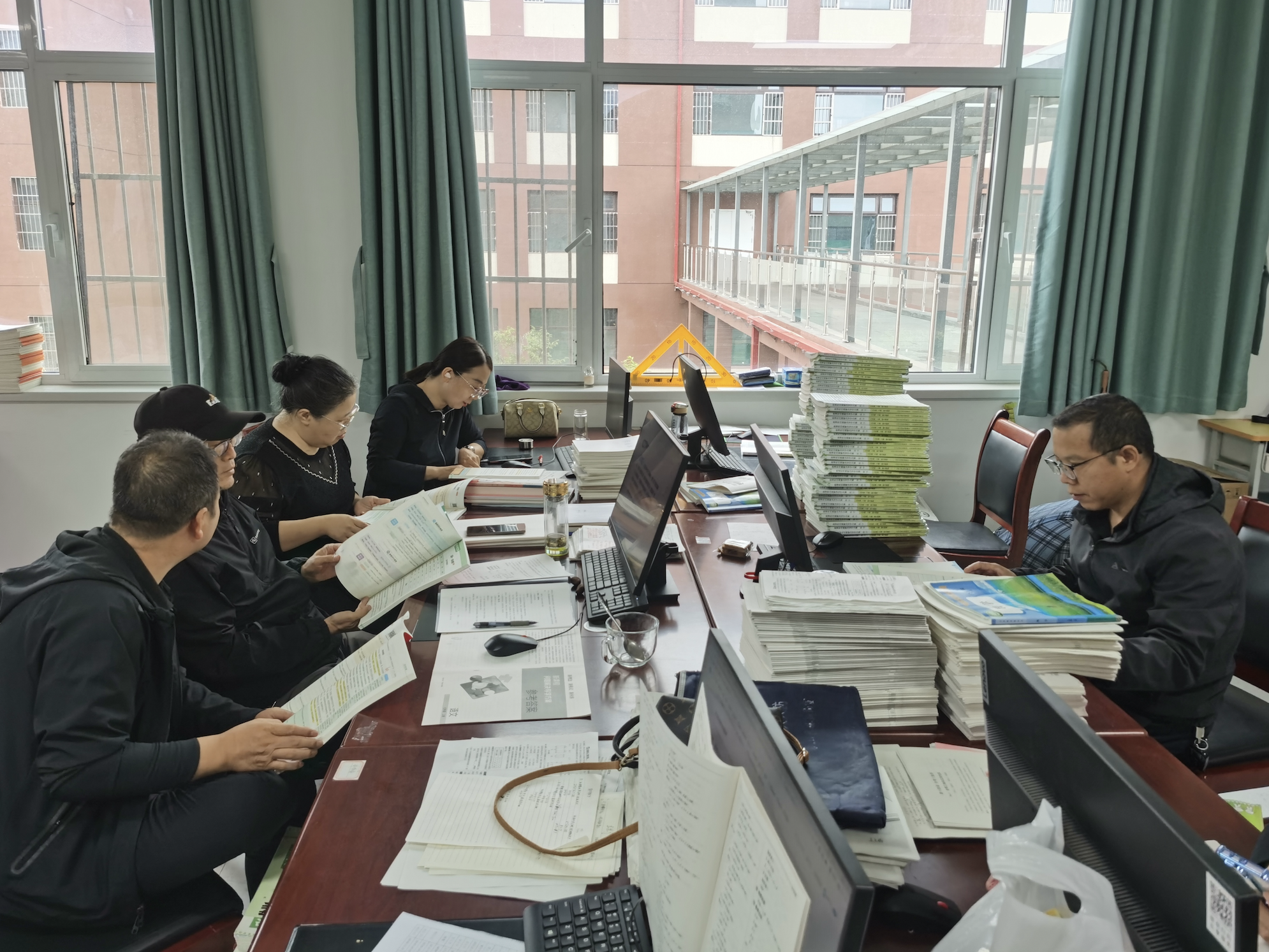 这个教师节,作业帮图书将1300册教辅新书送到孩子手中