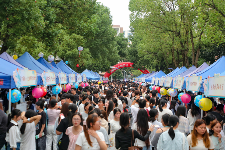 看演出、玩游戏、集印章!江西科技学院中秋活动人气十足