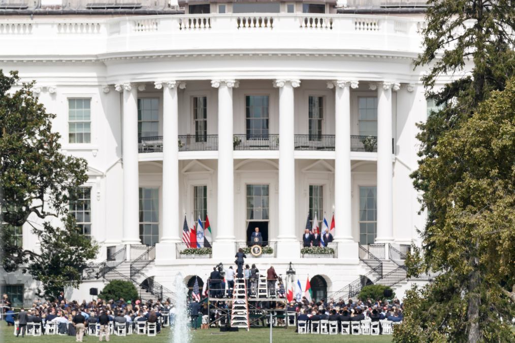 这是2020年9月15日在美国华盛顿白宫拍摄的以色列与阿联酋和巴林关系正常化协议签署仪式。