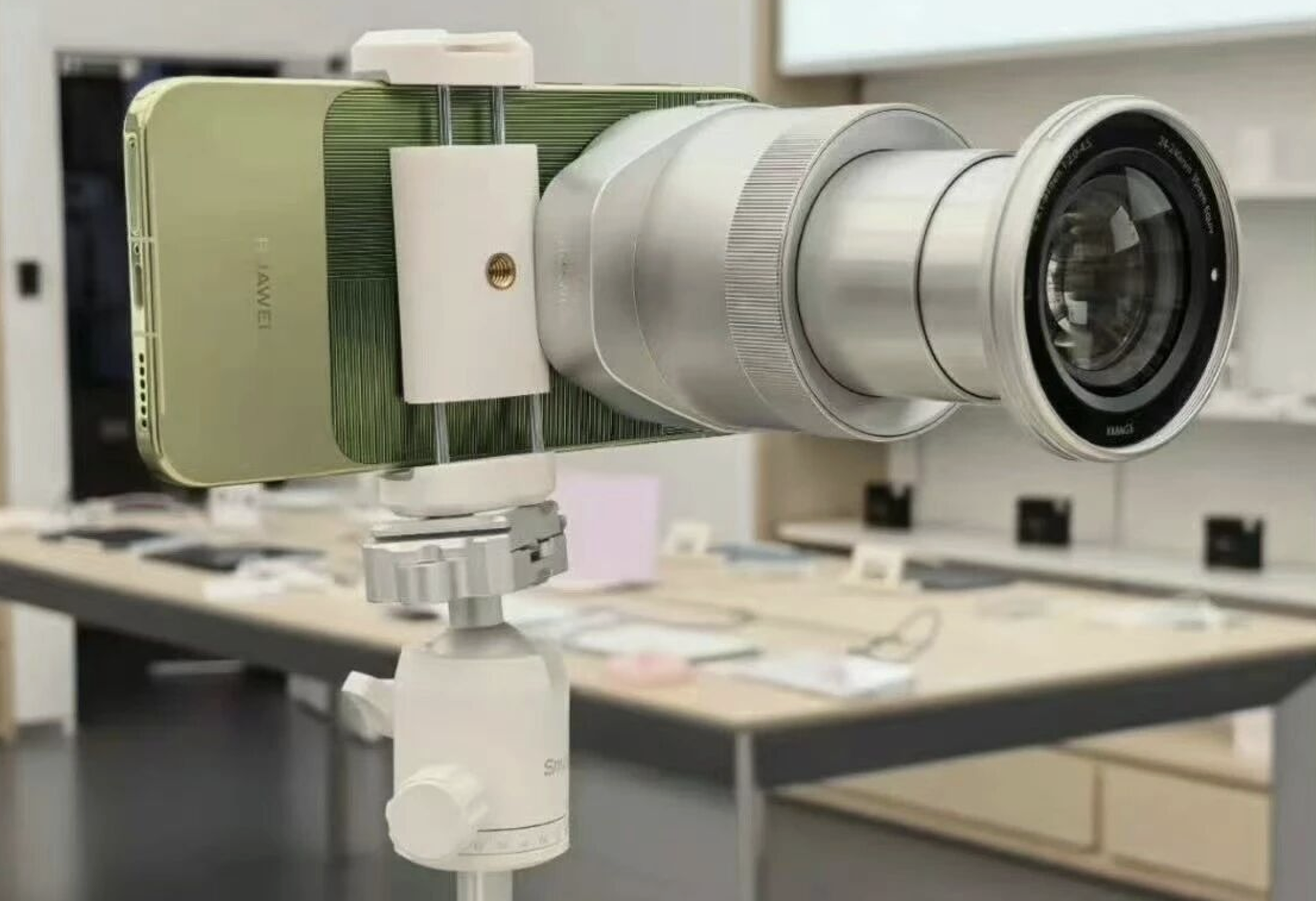 干翻微单?华为外接巨炮相机曝光
