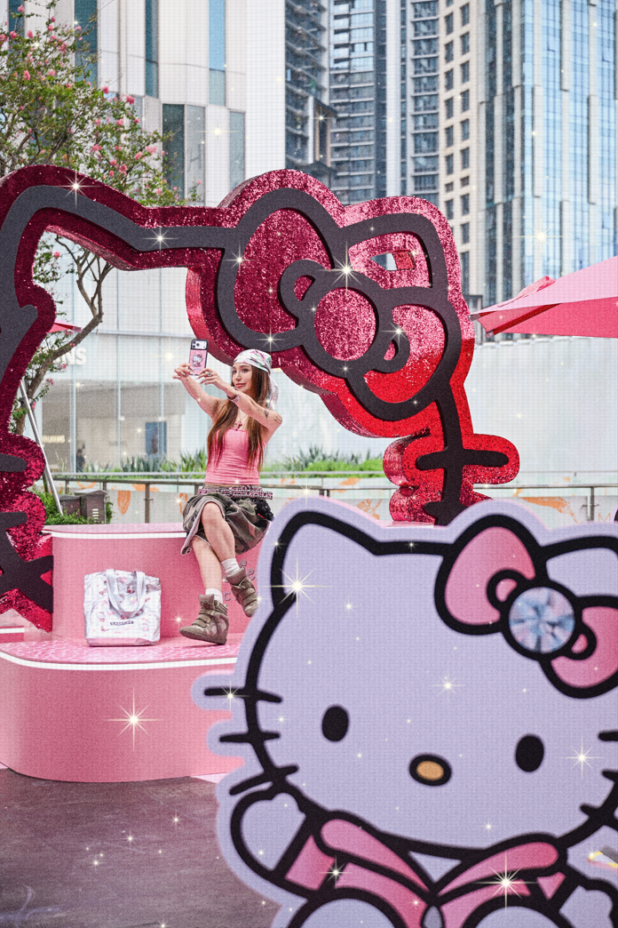 爆闪登场!CASETiFY 携手Hello Kitty唤醒Y2K复古潮流