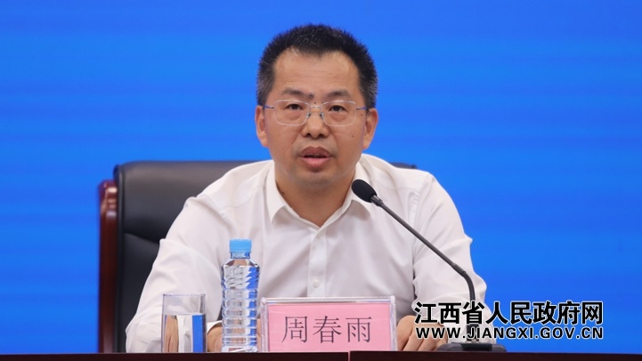 省气象局党组成员、副局长周春雨