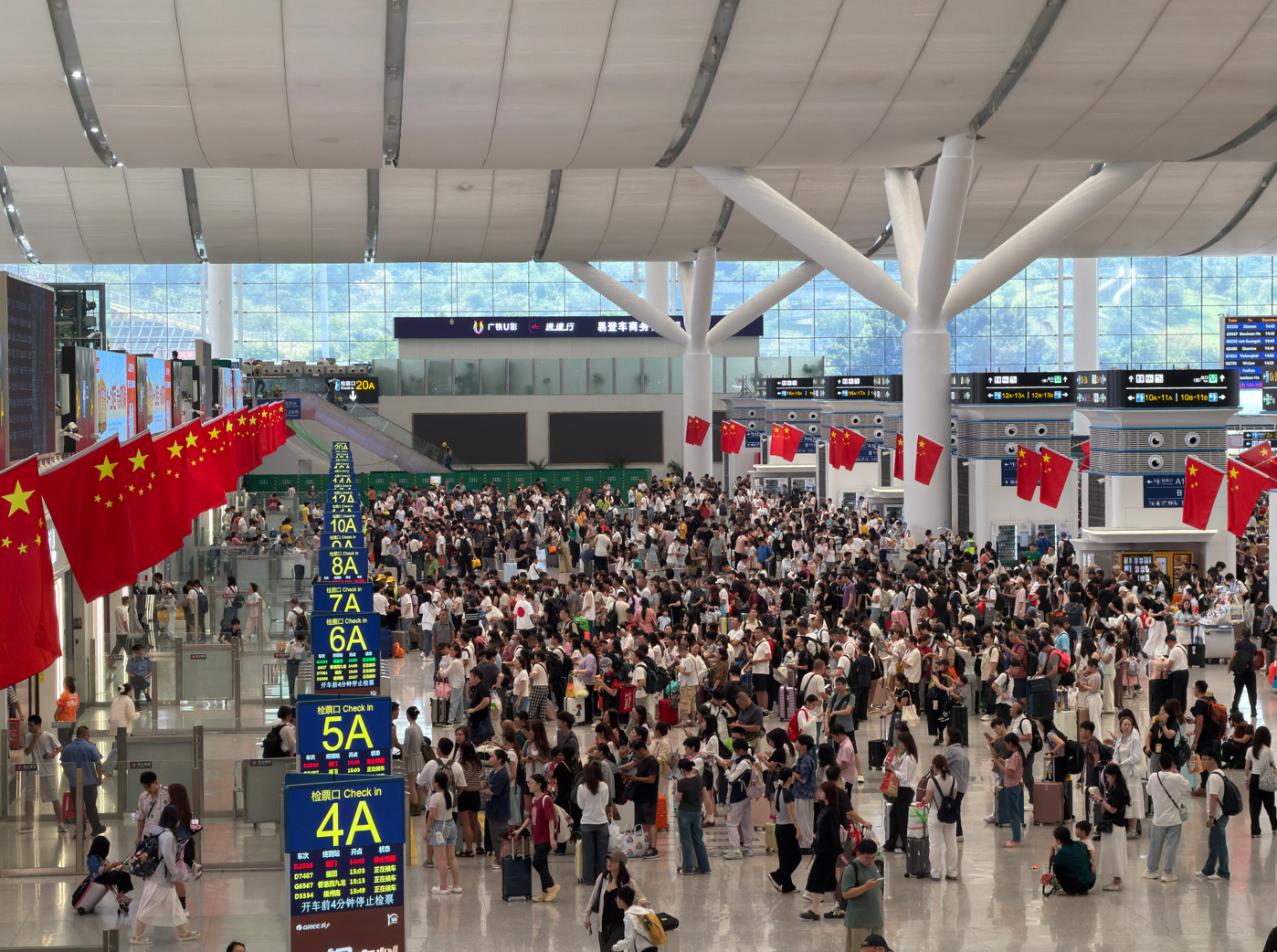 深圳铁路中秋假期客流累计超220万人次