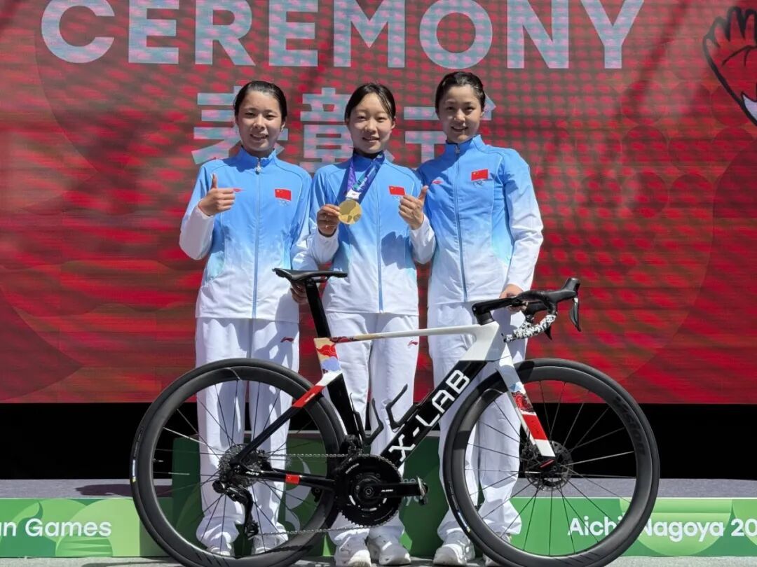 中国女子公路自行车合照(郭莉、张好,周秋盈).jpg