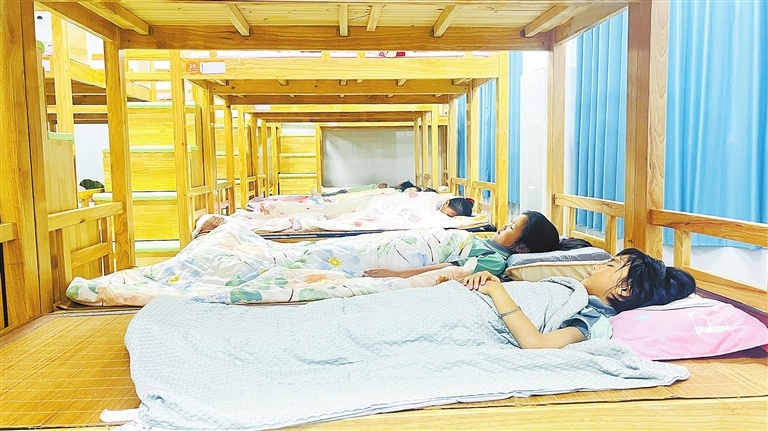 赣州蓉江新区5803名学生实现午休躺睡全覆盖
