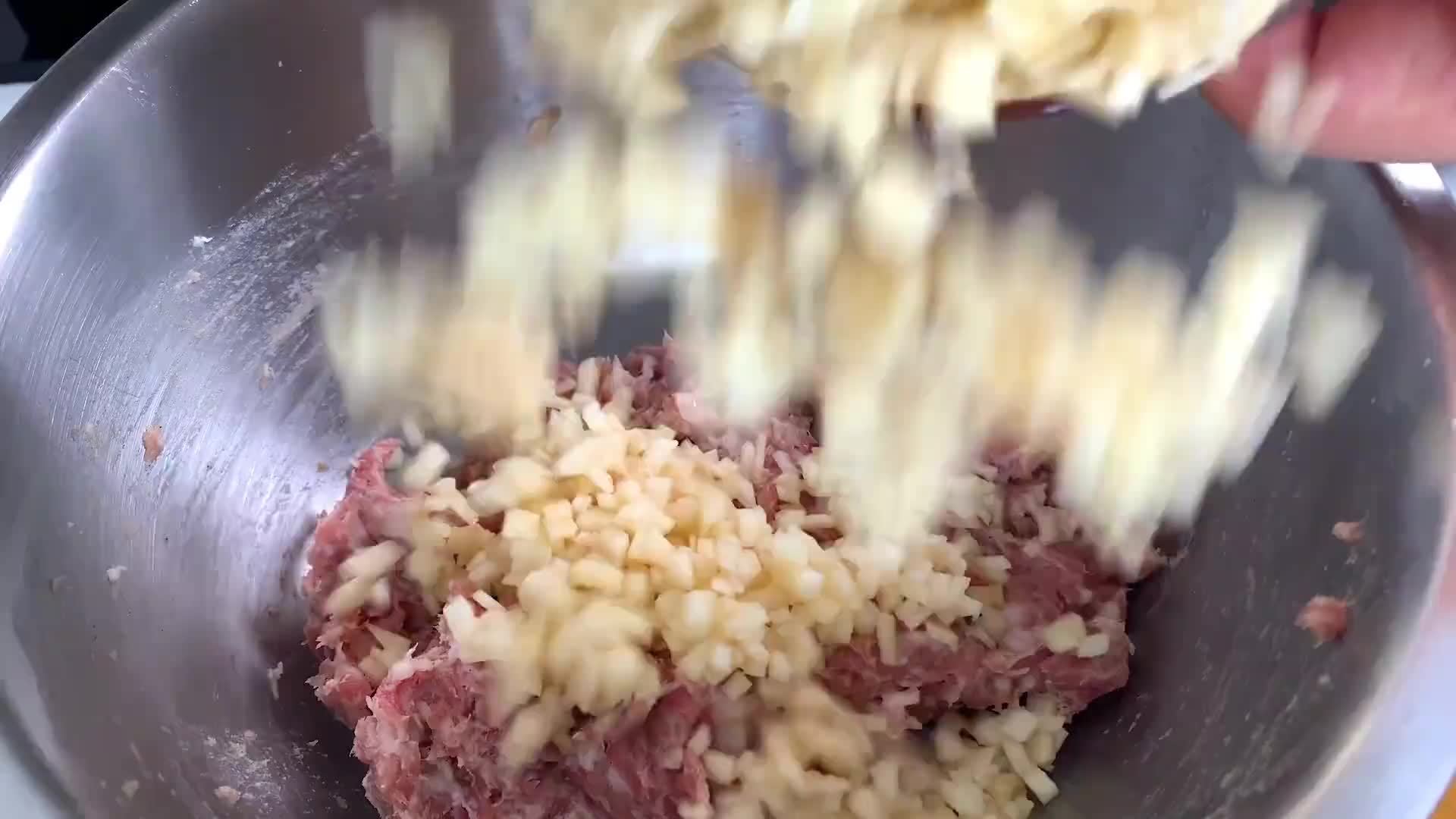 第一次吃苹果饺子，确实被惊艳到了 #饺子爱好者 #饺子馅