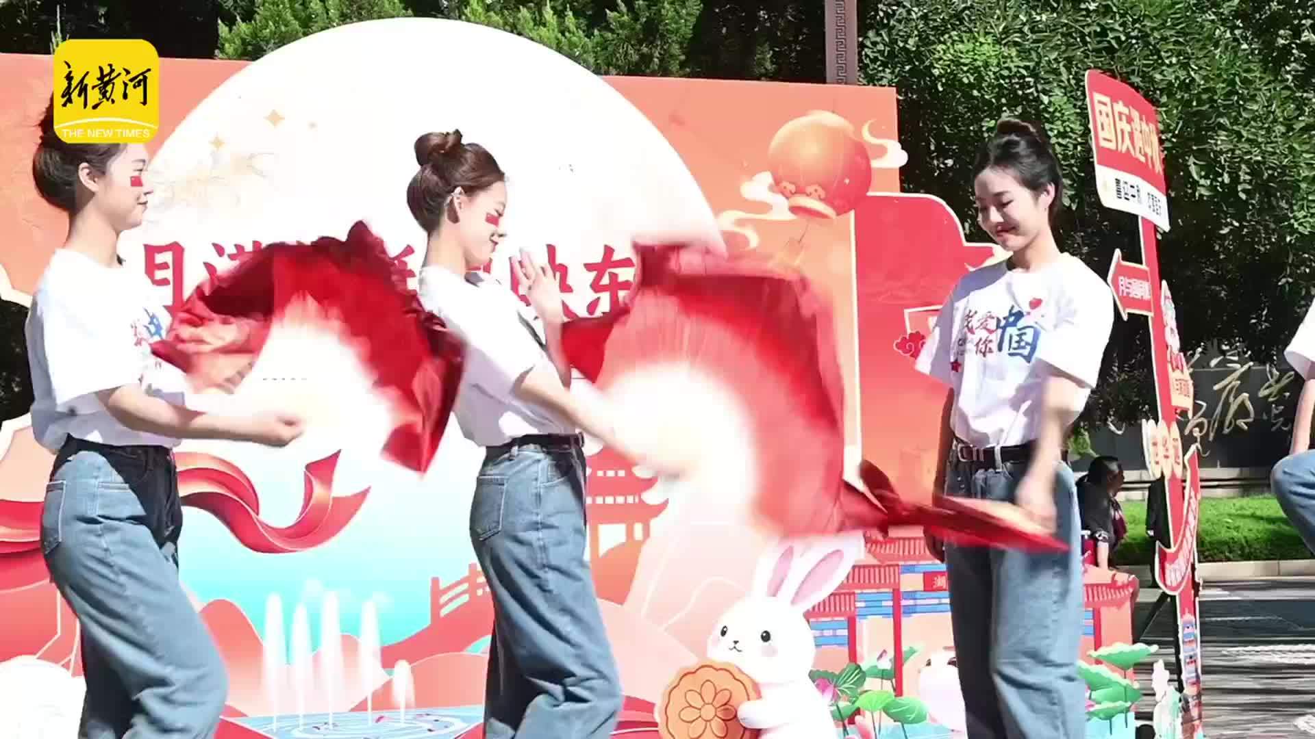 大明湖畔，红歌快闪颂国庆