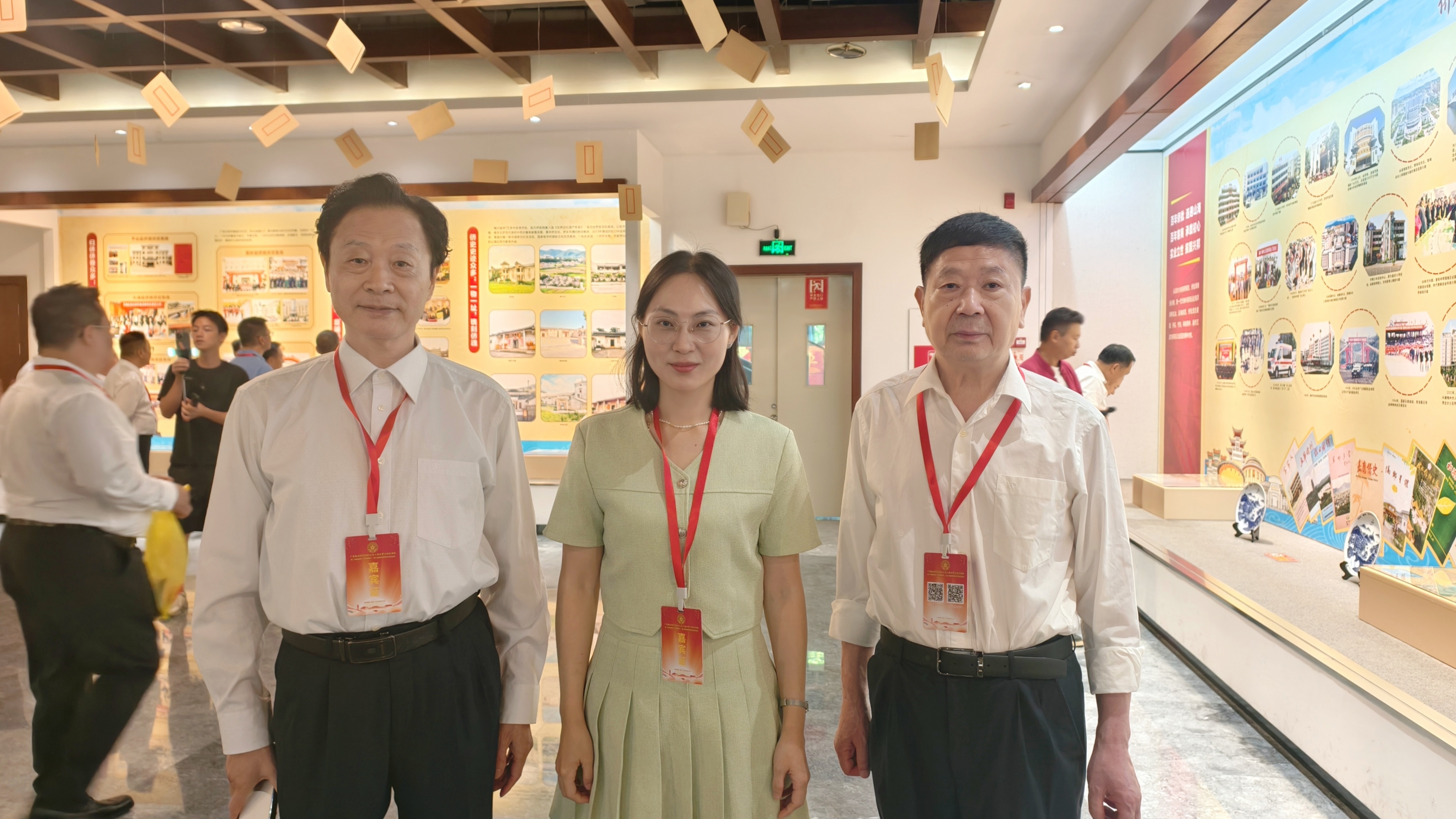 杨宏海与汀州客家文化研究会李文生会长与邱春燕秘书长合映