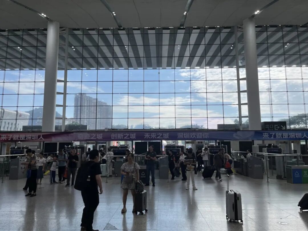 站内分辨西广场 有天空.JPG