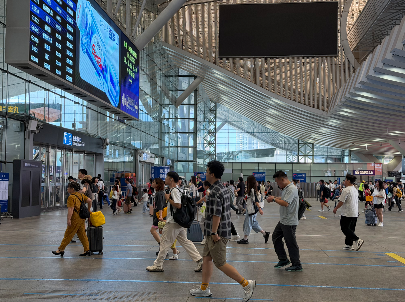 假期余额不足,深圳铁路迎来返程客流高峰