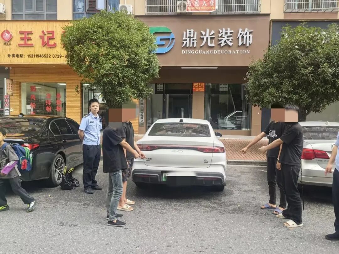 万元黄金手镯车内被盗！武冈公安快速破案