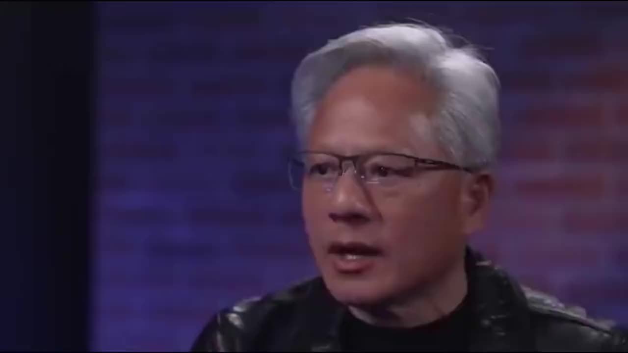 【老黄很忙 AI很狂】 老黄很忙，AI很狂！回应AI安全质疑、谈超级智能治理，黄仁勋为何强调“AI不是新物种，只是软件”？他所说的百万级蓝领岗位回流，又意味着什么？再加上一场网友用AI恶搞的“世界巡演