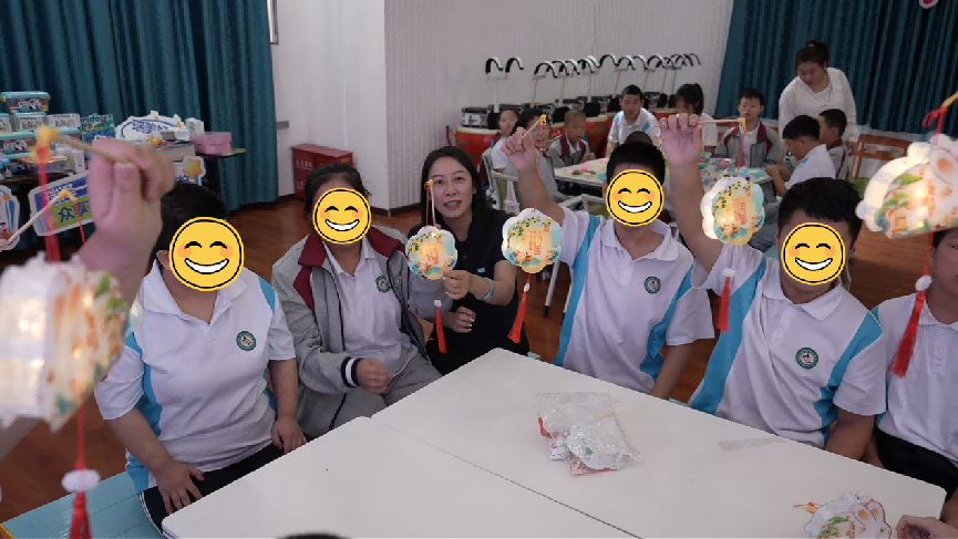 (共同制作手工灯笼)