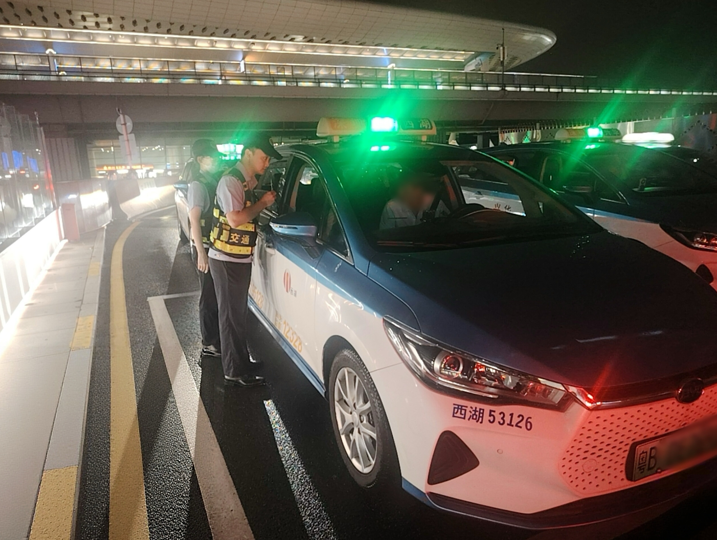 中秋国庆双节收官 深圳交通执法多措并举守护出行秩序