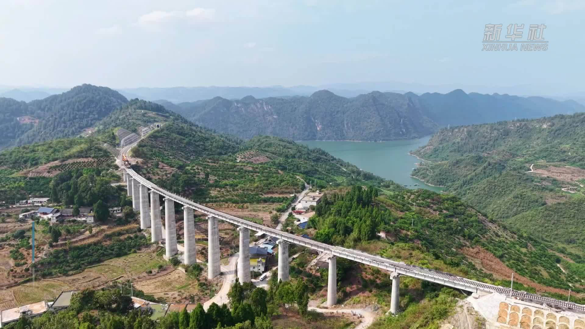 贵州瓮马铁路南北延伸线建设忙