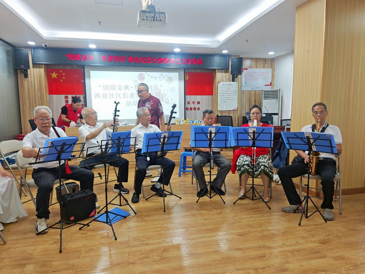 社区合唱团器乐合奏表演