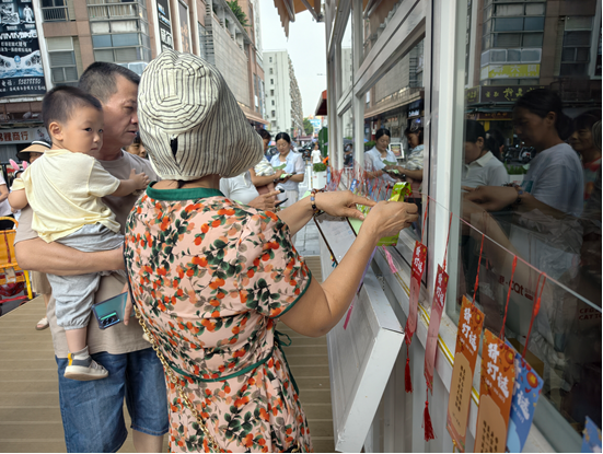 “情暖中秋,童心同乐”西乡渔业社区开展暖心融合实践活动
