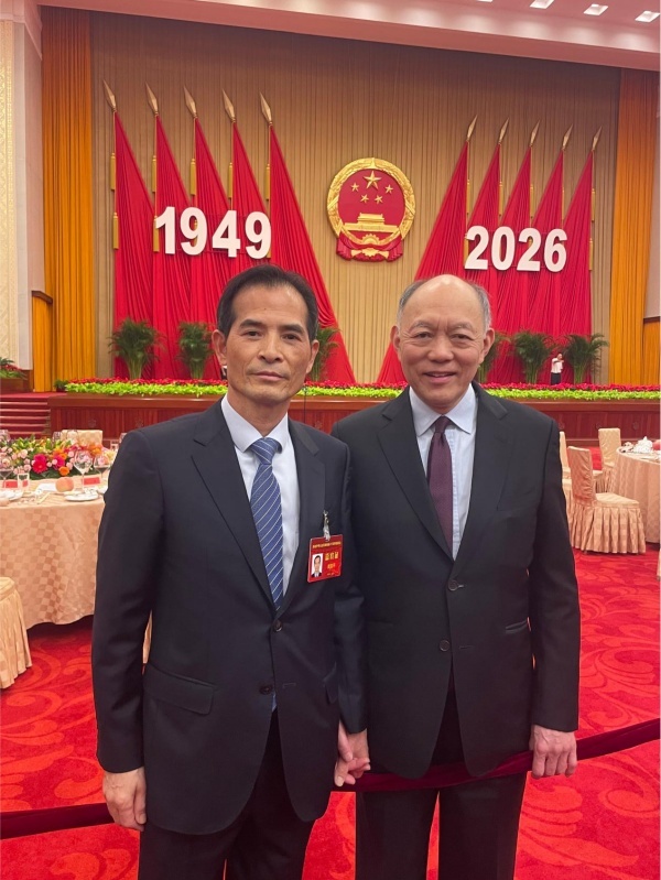 黄国平应邀出席国庆招待会