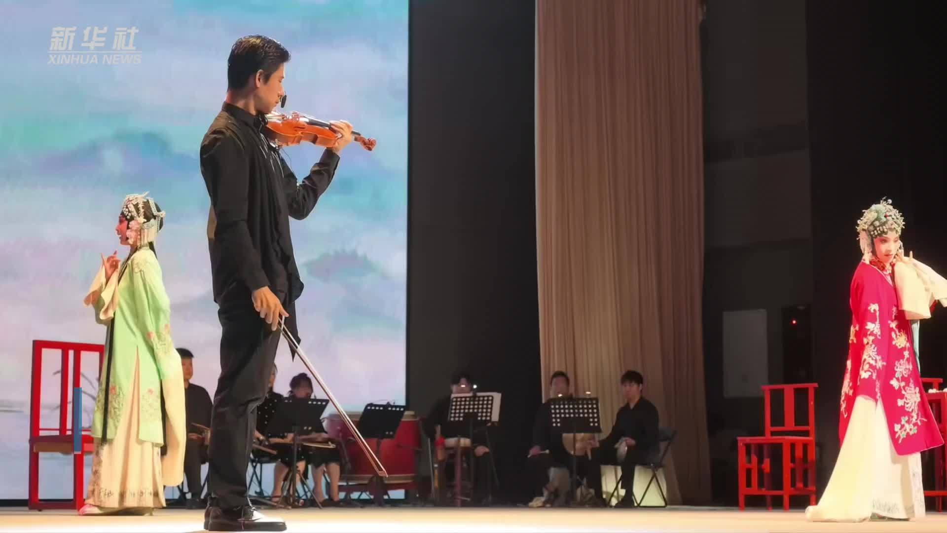 戏曲音乐舞台剧《杜丽娘与李慧娘》在京上演