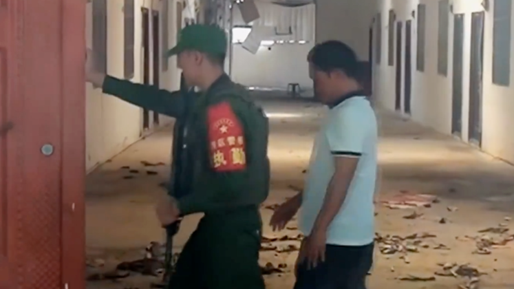 缅北电诈武装用AK47扫射逃跑人员